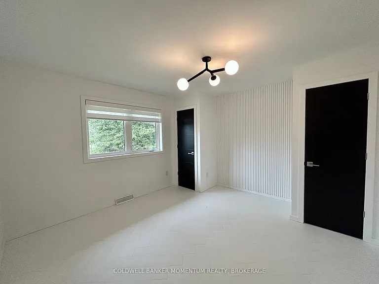 413 Queenston Rd — Photo 22