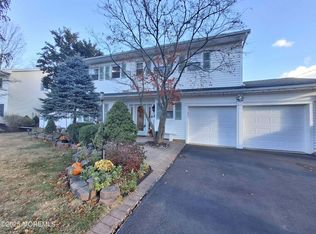 5 Elaine Ct, Old Bridge, NJ 08857