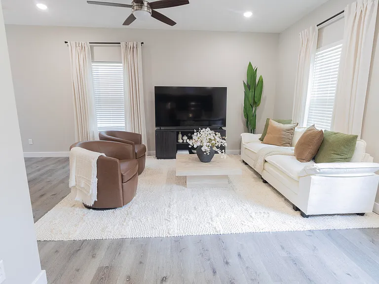 2700 Emery Dr — Photo 11