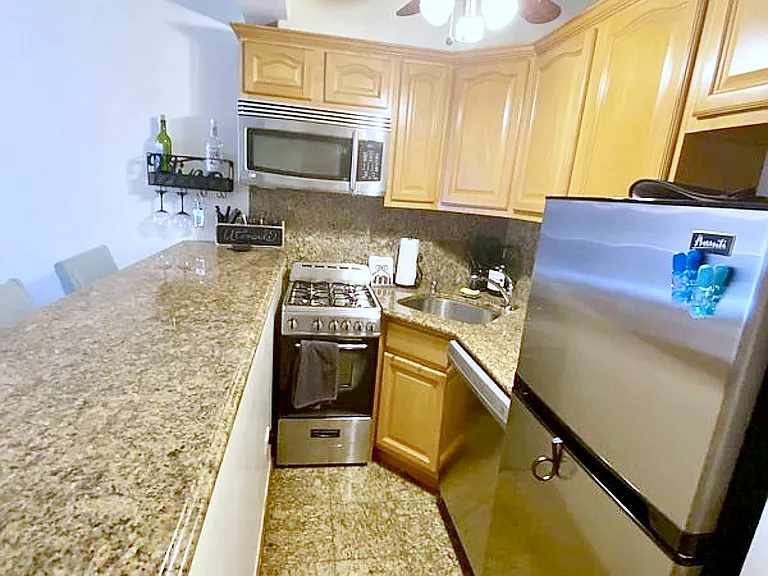335 E 51st St #3B — Photo 8
