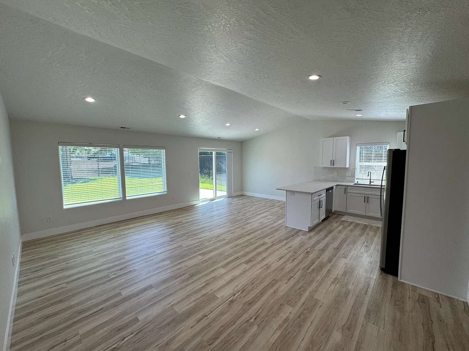 3 bed, 1481 sqft, $2,395 — Photo 4