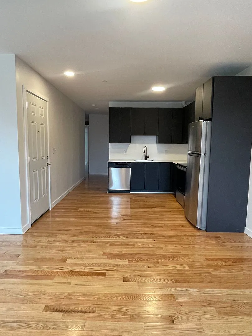 2527 St Paul Street — Photo 2