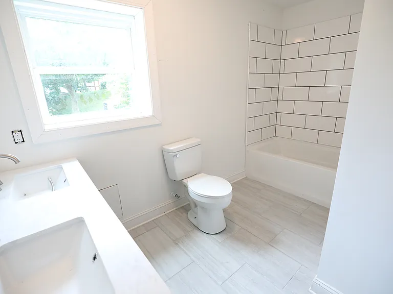 214 Park St — Photo 8