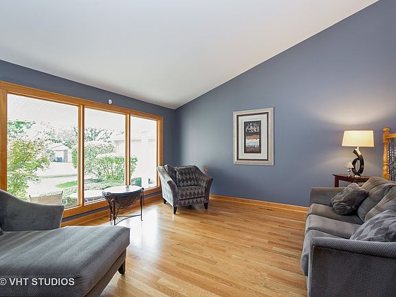 4th image of 369 E Yorkfield Ave