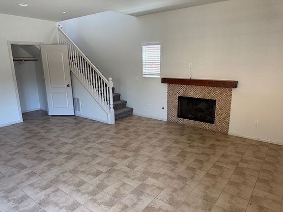 3rd image of 423 Village Ln