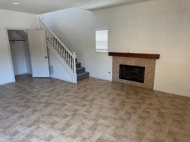 423 Village Ln — Photo 3