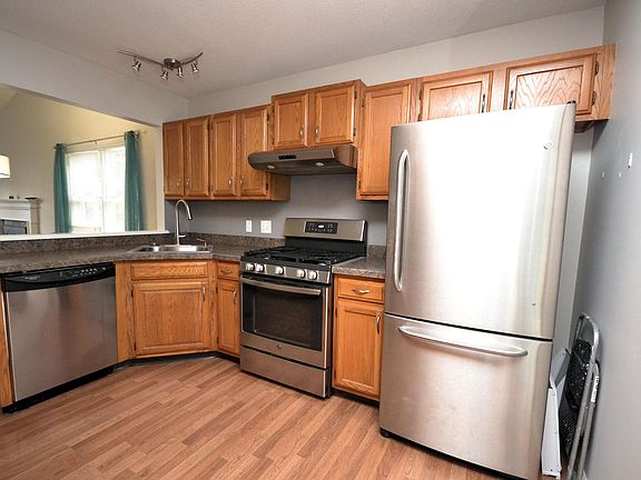 3rd image of 18 Fairwood Dr