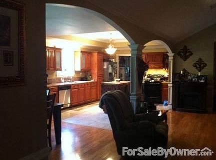 4th image of 1093 Dennis Dr