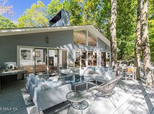 2 Horseshoe Rd, Cos Cob, CT 06807