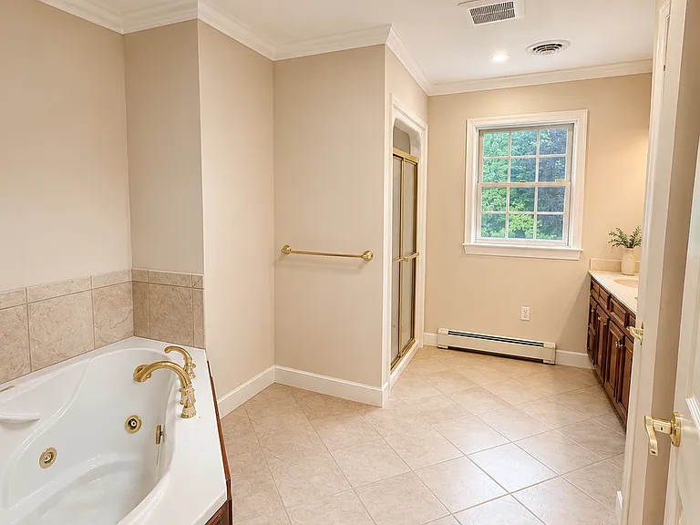 Primary bed bathroom