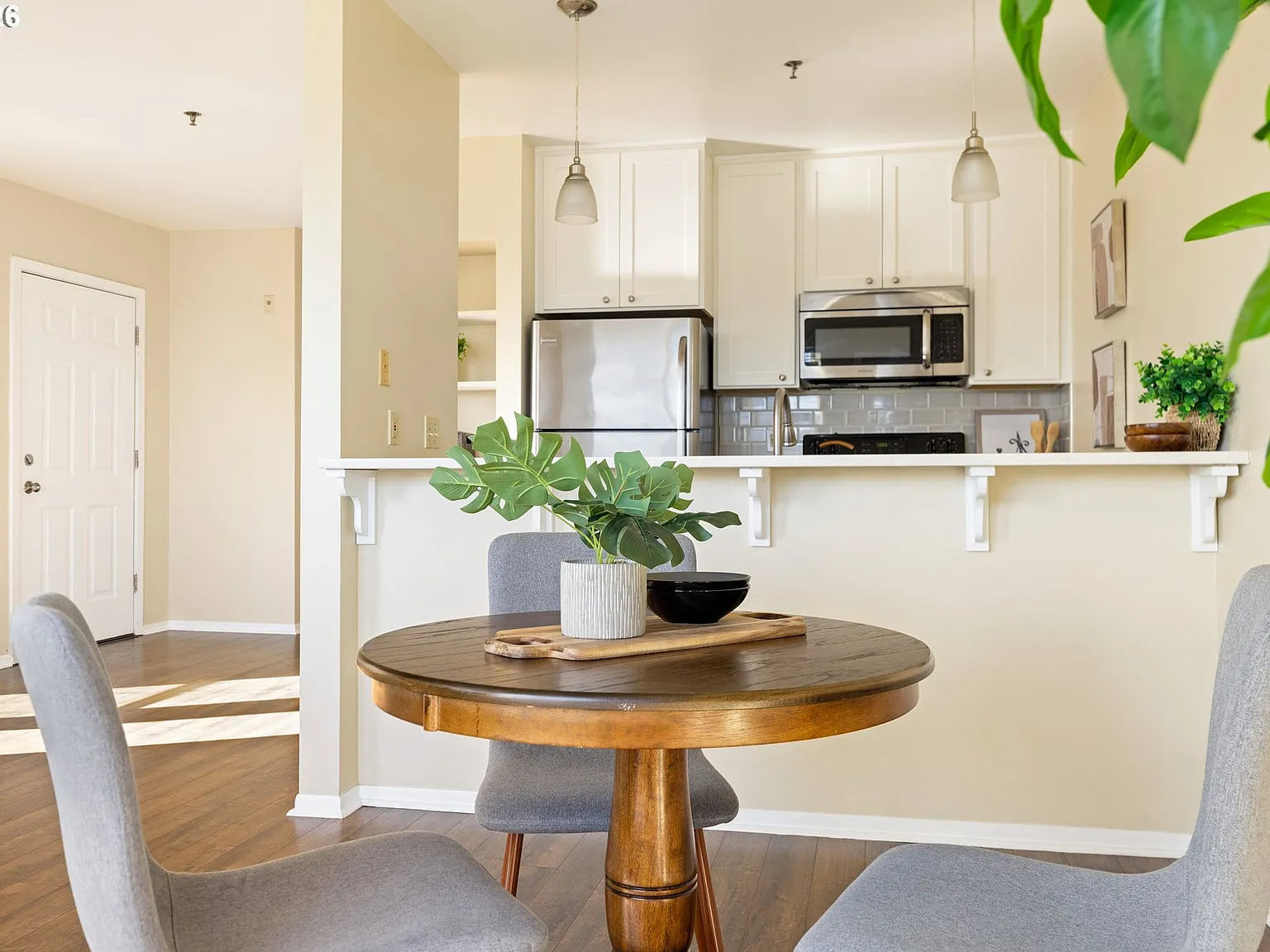 1 bed, 637 sqft, $1,795 — Photo 2
