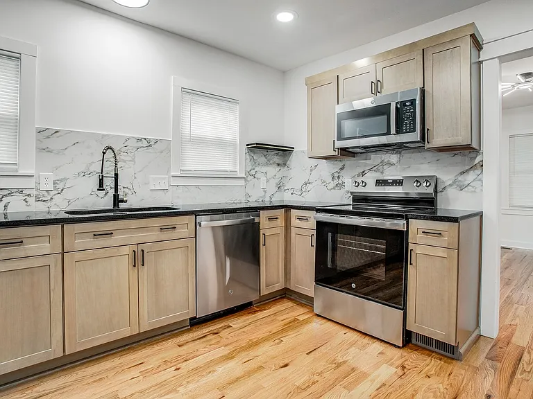 4421 Bellefontaine Ave — Photo 18