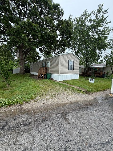 1st image of 1385 White Oak St