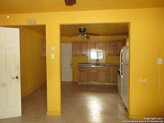 5th image of 318 S San Bernardo Ave