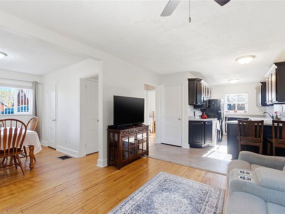 4th image of 2504 Hazelwood Ave