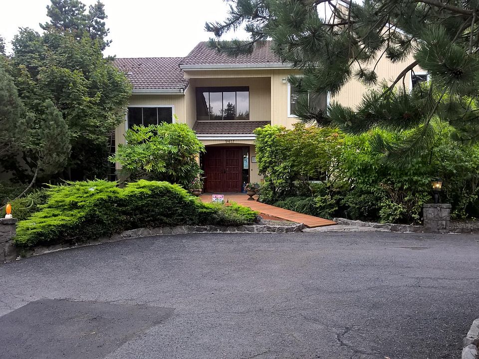 Secluded setting at end of 200 ft private driveway