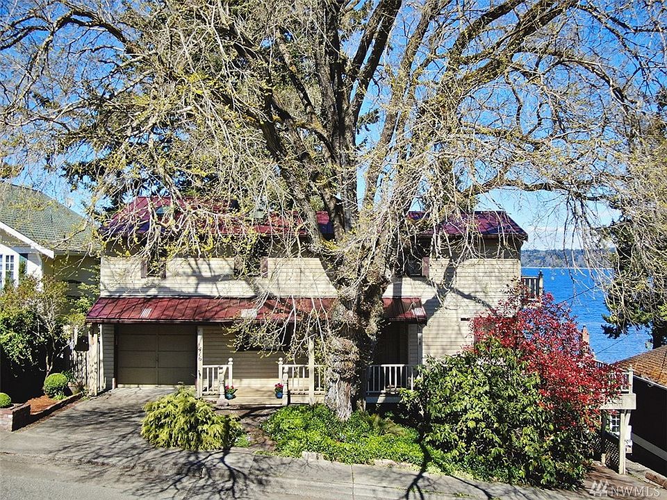 Welcome to First Street Langley, a short stroll to Whidbey's beloved Village By The Sea. Open Houses Friday 5-8pm & Saturday 11-2. Pause to take in the magnificent and rare American Elm that stands proud in your front yard.
