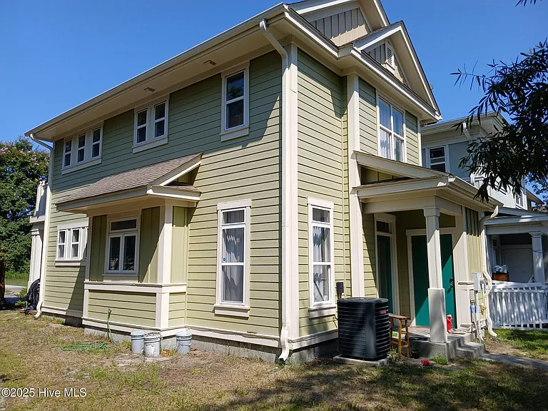 933 S 8th St — Photo 17