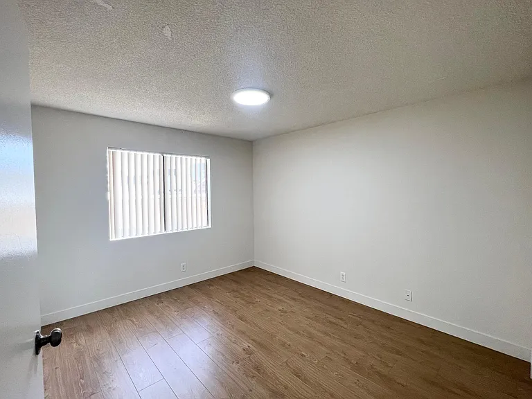 6456 Hazeltine Ave #6 — Photo 12