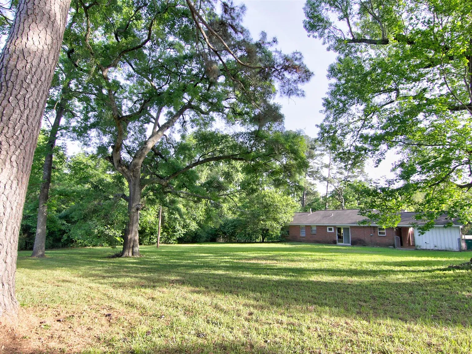 3 bed, 1.0 bath, 1296 sqft, $1,375 — Photo 4