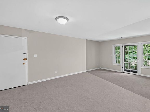 2nd image of 5901 Kingsford Rd #442