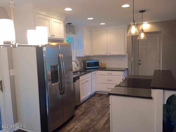 3rd image of 230 Sanford Ct