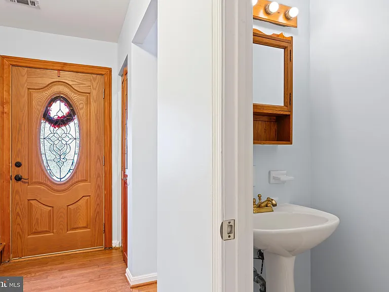 2053 Mayflower Dr — Photo 15