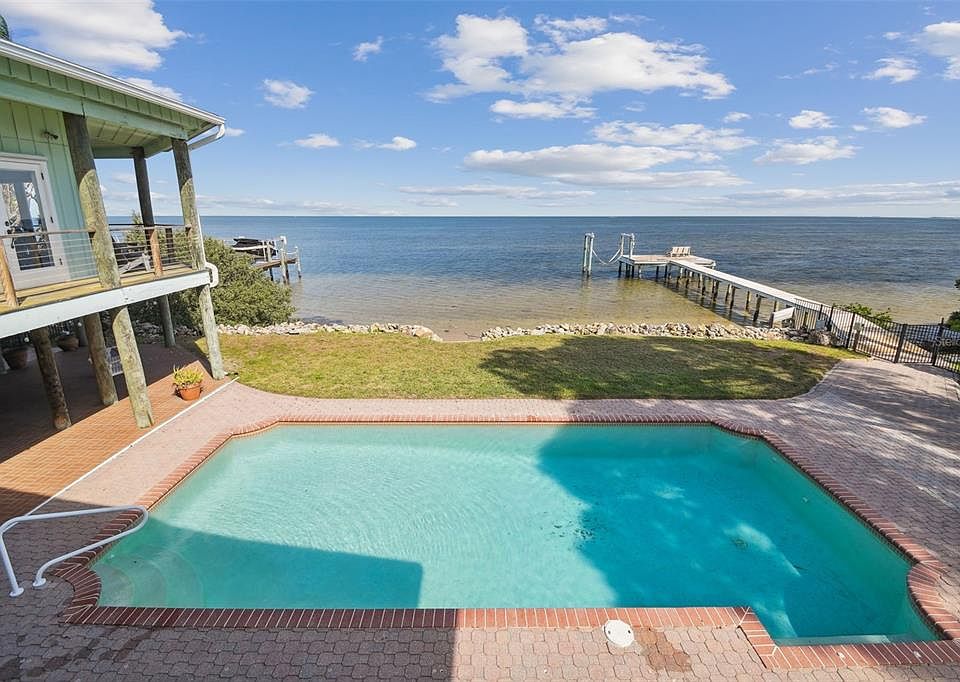 1st image of 2035 Gulfview Dr
