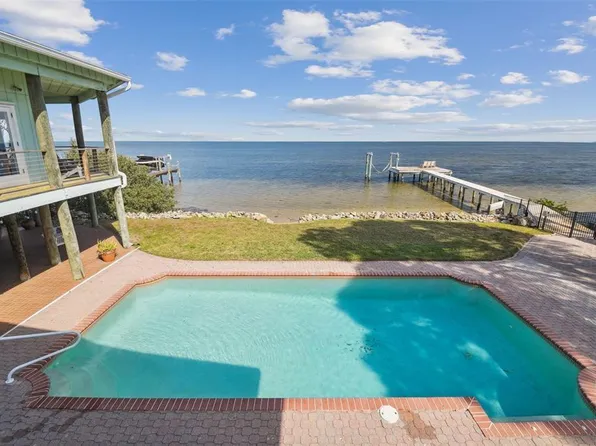 2035 Gulfview Dr, Holiday, FL 34691