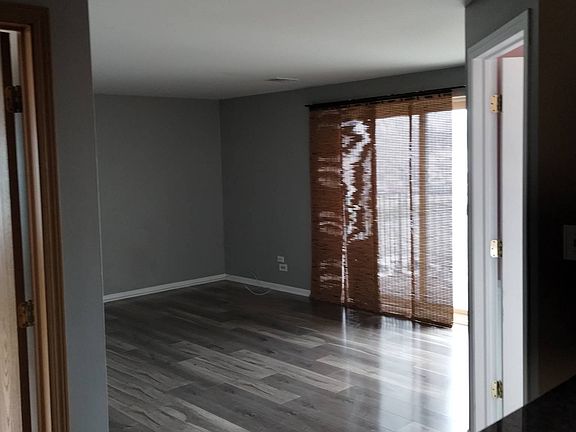 3rd image of 9937 S Cicero Ave APT 201