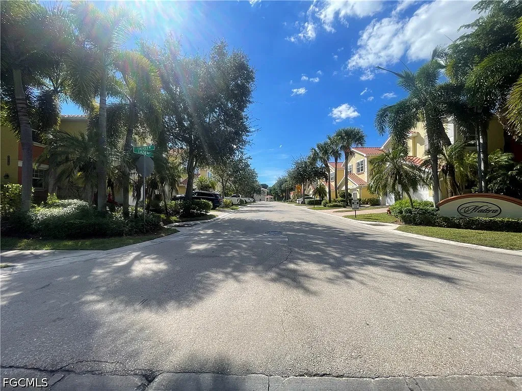 3 bed, 2.5 bath, 1926 sqft, $1,800 — Photo 3