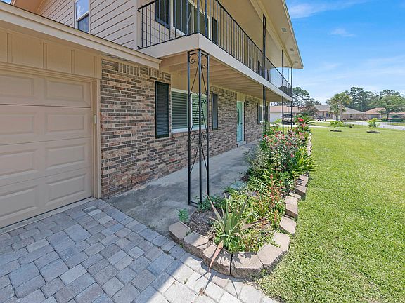 4th image of 4 Pebble Beach Dr