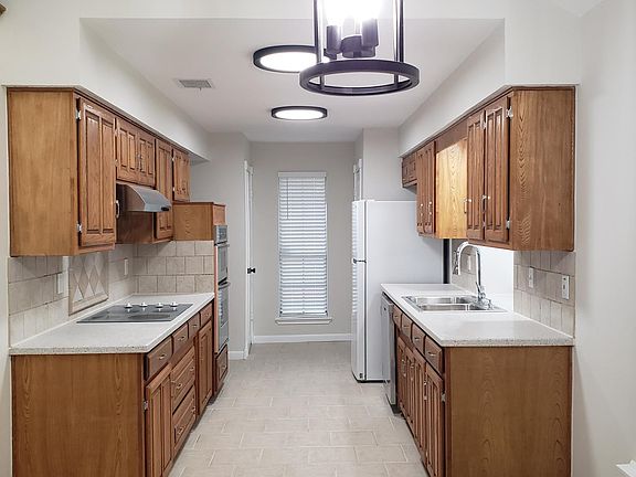 Kitchen with SS Kitchen Aid appliances