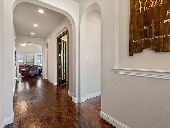 4th image of 905 Misty Bray Ct