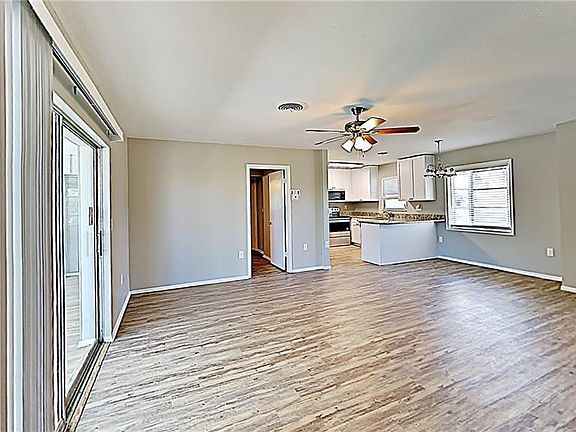 5th image of 1271 Cambridge Dr