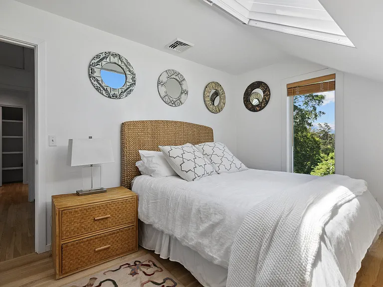 726 Flying Point Rd — Photo 25
