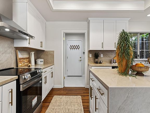 3rd image of 11557 Bear Valley Ct