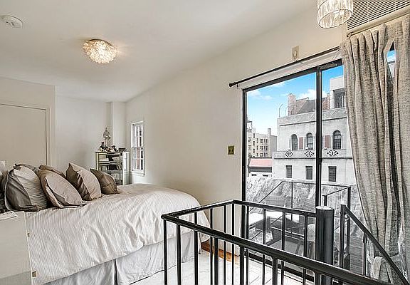 4th image of 22 W 83rd St APT 4A