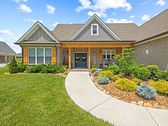 3rd image of 3047 Westowne Cir