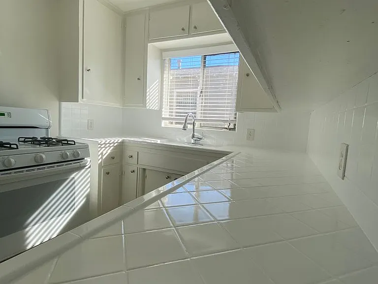 2090 Magnolia Ave — Photo 7