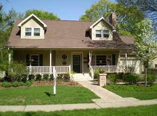 811 N Cross St, Wheaton, IL