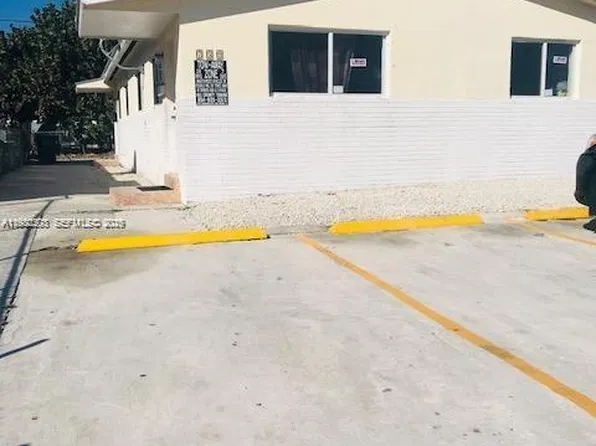 752 NW 3rd Ct, Hallandale Beach, FL 33009
