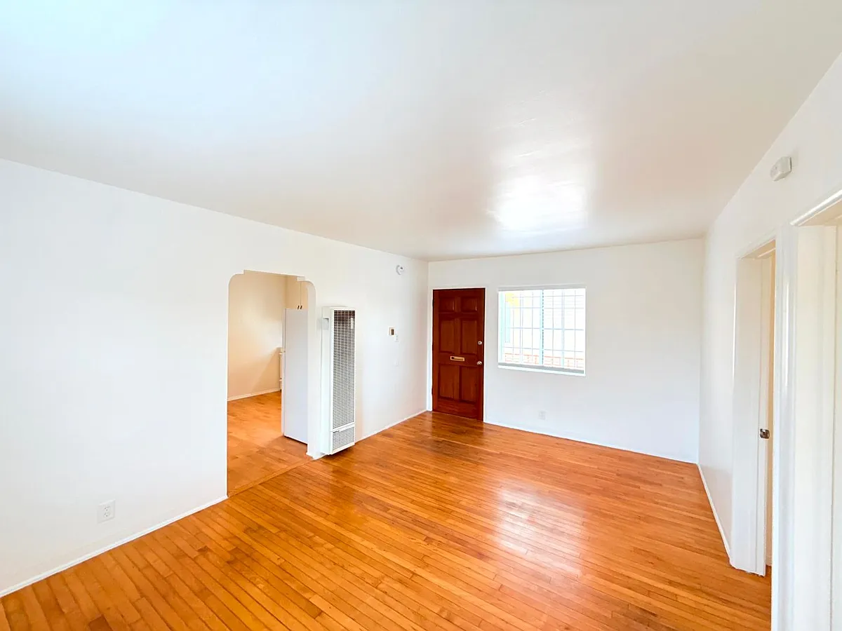 Building Photo - 637 E. Rose Avenue