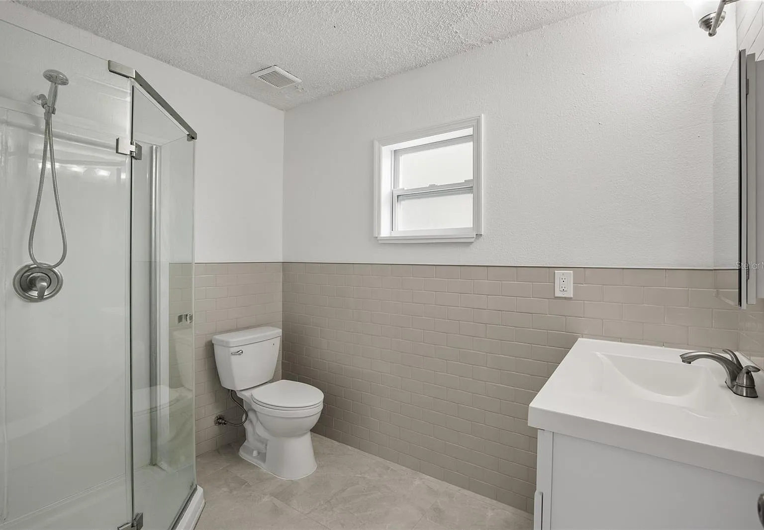 4 bed, 1252 sqft, $2,599 — Photo 4