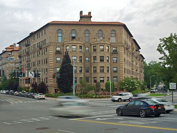 1Larchmont-stock.jpg