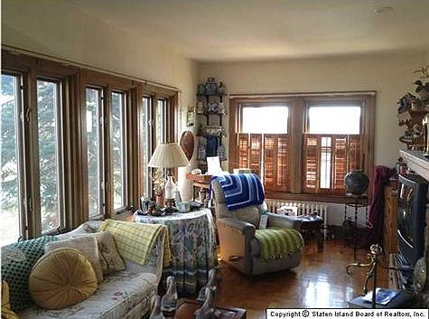 5th image of 23 Leslie Ave
