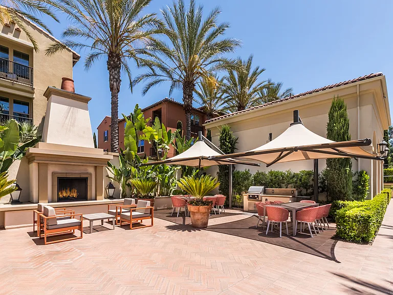 Los Olivos at Irvine Spectrum — Photo 22