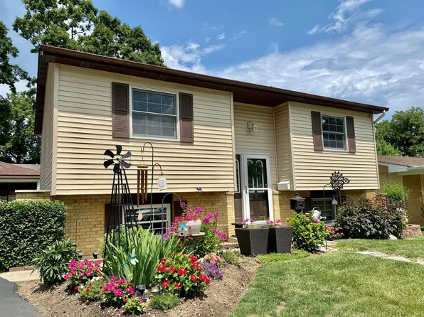 2112 Devonshire Rd, Waukegan, IL 60087