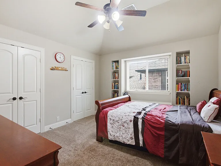 2304 Lynbridge Cir — Photo 24