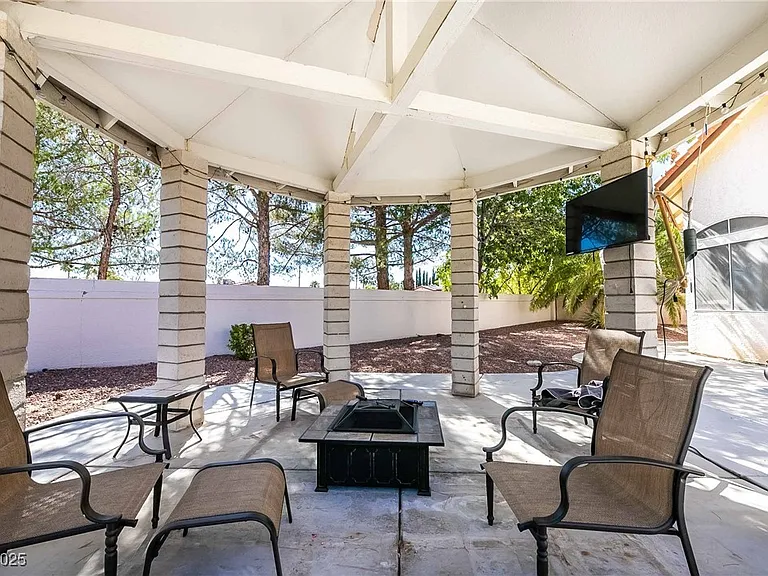 1400 Castle Crest Dr — Photo 49